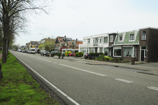 900899 Gezicht op de huizen Amsterdamsestraatweg 935 (rechts) -hoger te Utrecht.
